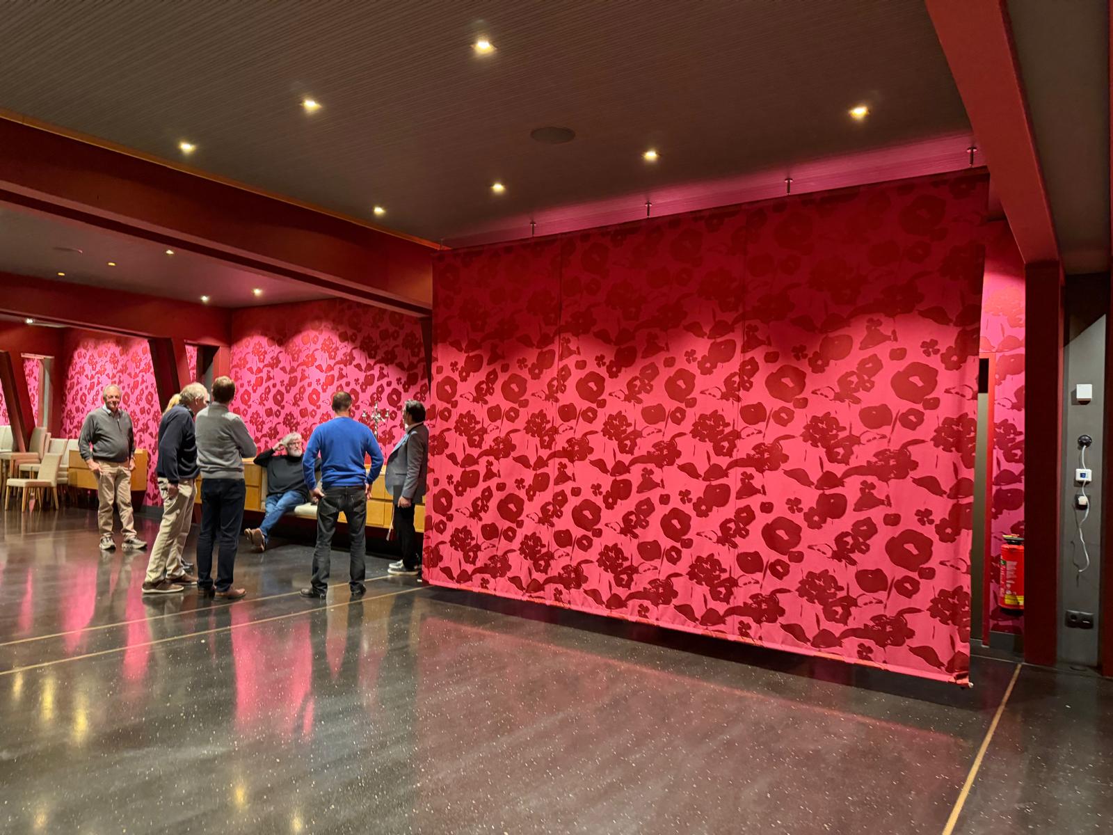 Florale Wandgestaltung im Marina Resort Bernried
